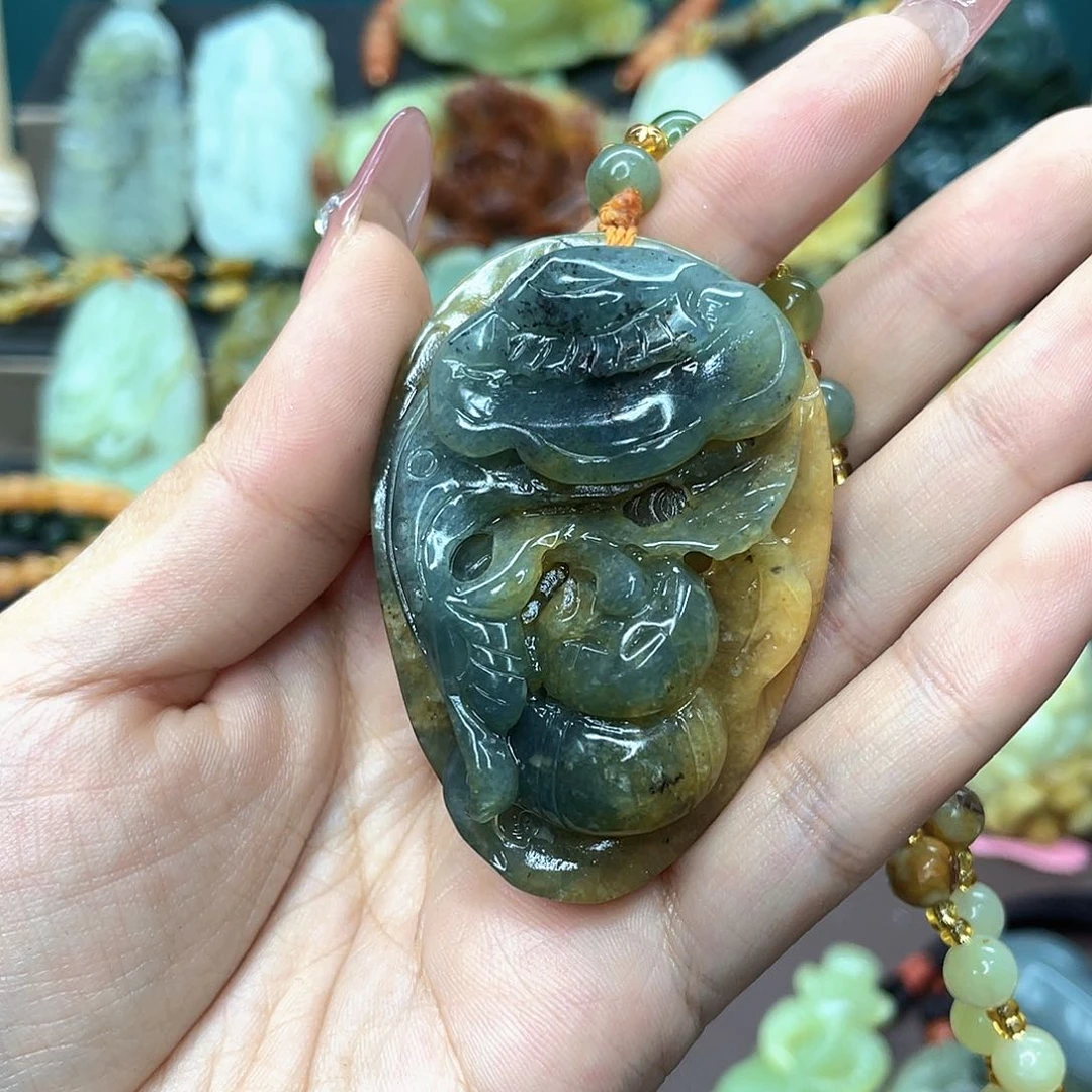 蛇纹石玉颈饰未镶嵌
