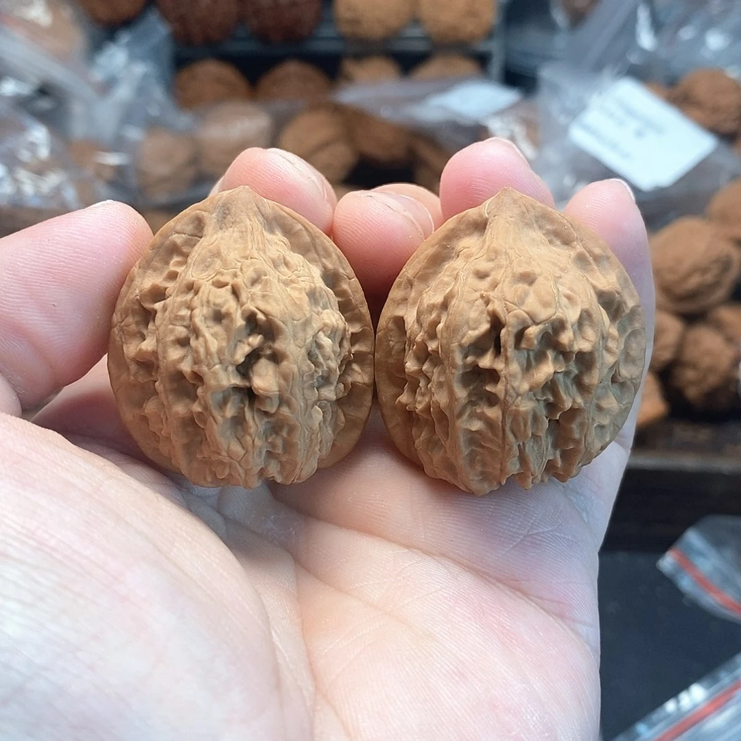 1文玩核桃独角樽鸡心35-200