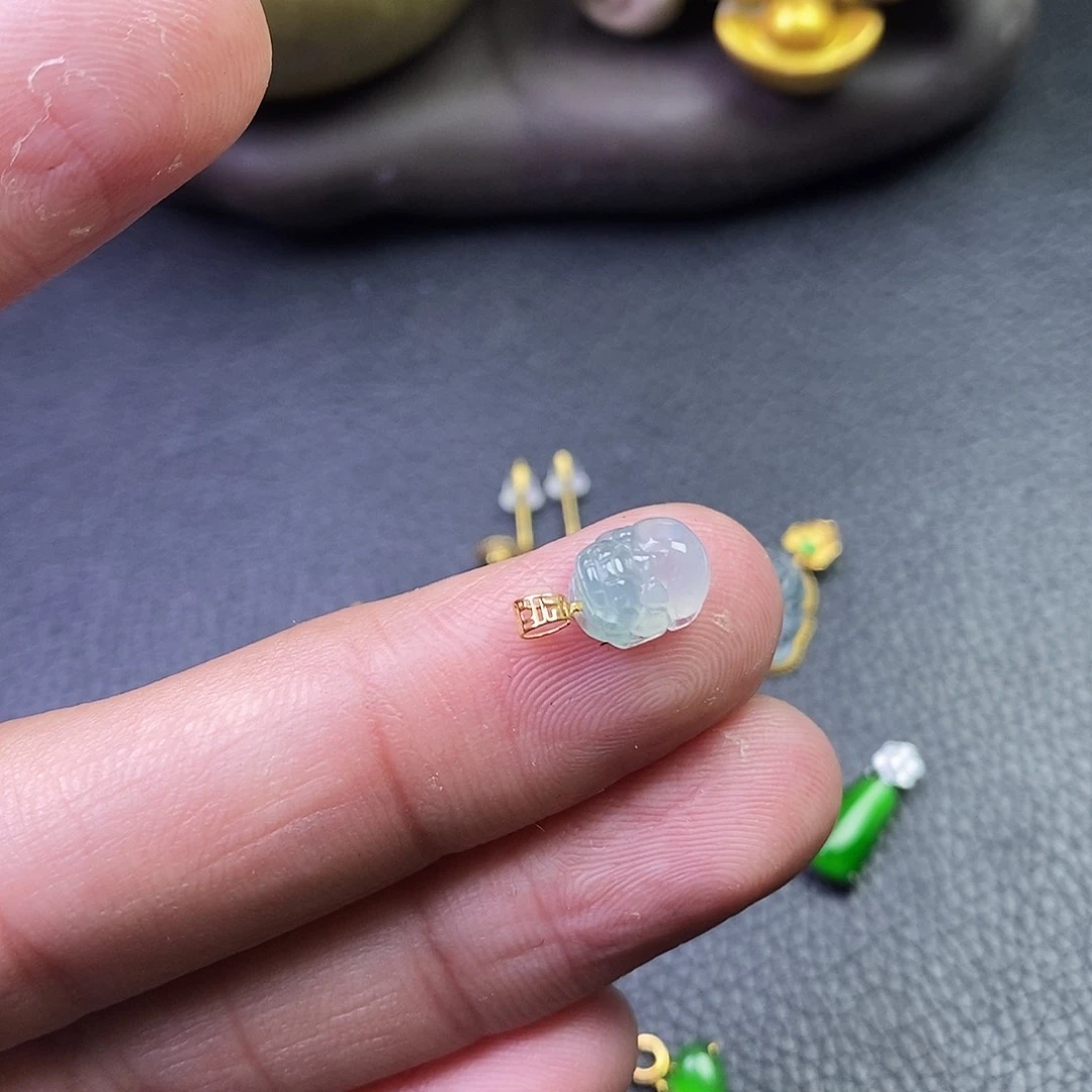 颈饰18K金镶嵌翡翠