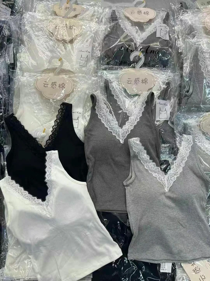 早春新品8801蕾丝V领拼接云感棉背心女一体杯吊带