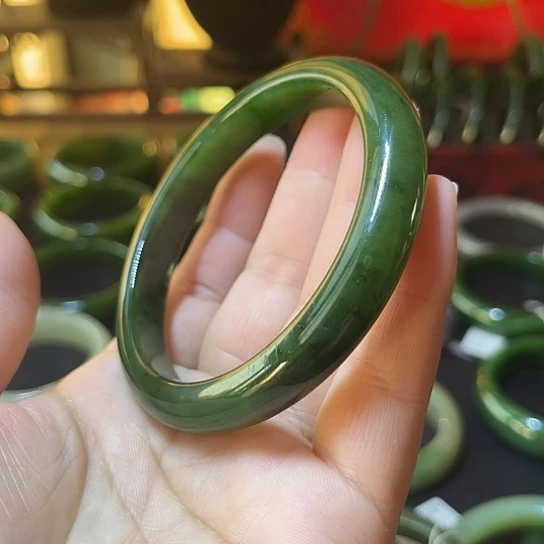 和田玉（碧玉）未镶嵌手镯