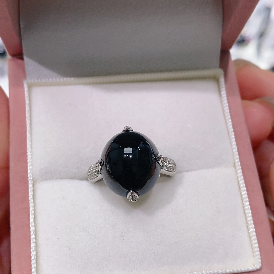 翡翠18K金镶嵌戒指