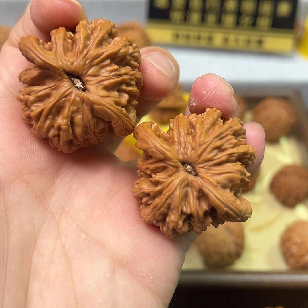 把件文玩核桃麦穗虎头