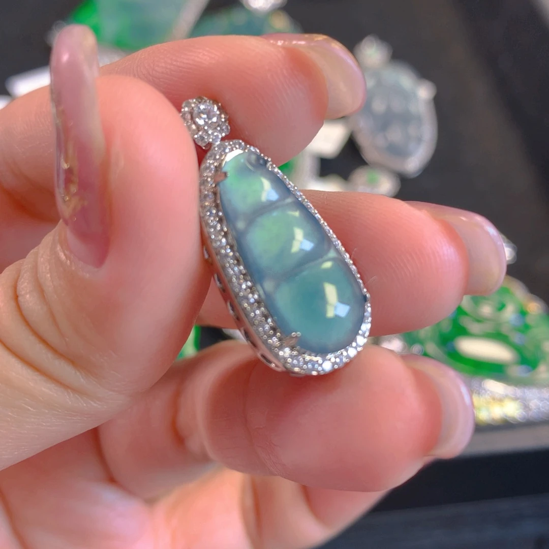 翡翠颈饰未镶嵌翡翠