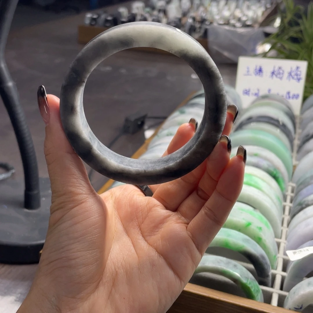 定制翡翠未镶嵌翡翠手镯