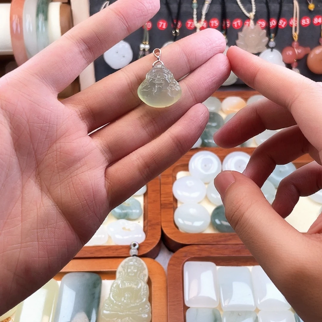 石英质玉合金颈饰