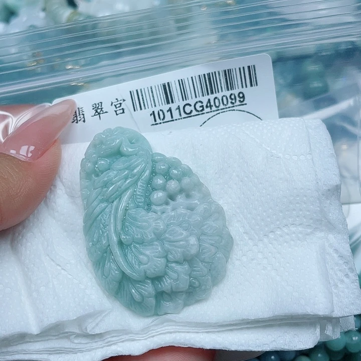 翡翠未镶嵌吊坠(不含链)