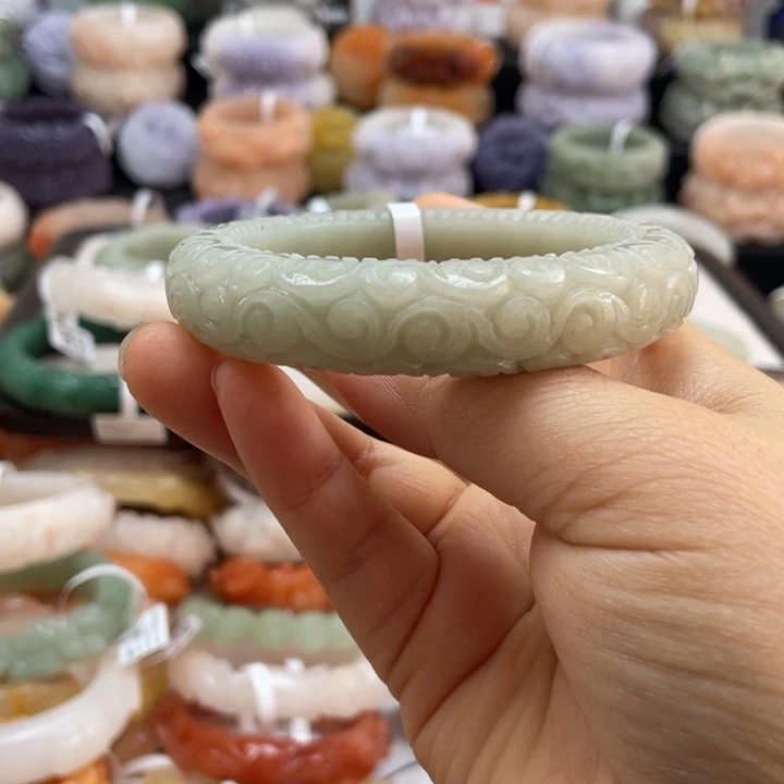 张****石英质玉未镶嵌手镯