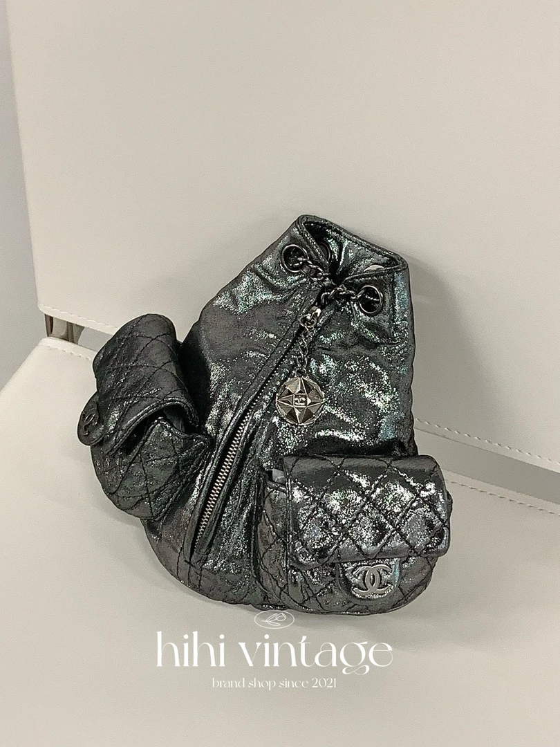 95新 Chanel/香奈儿  12A 银灰色青蛙蛙口链条双肩包 17开 二店
