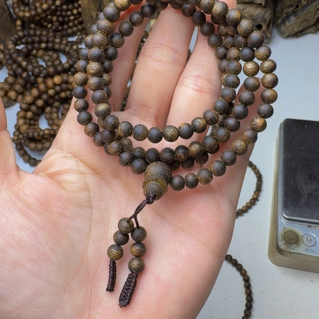 沉香碎屑沉香黑棋沉水浮0.5，10.8克