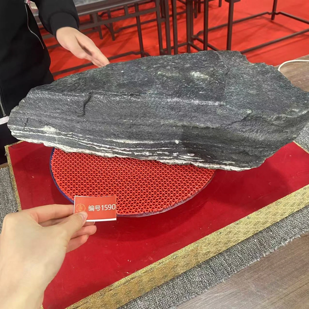 新疆玉料原石发一件编号1590