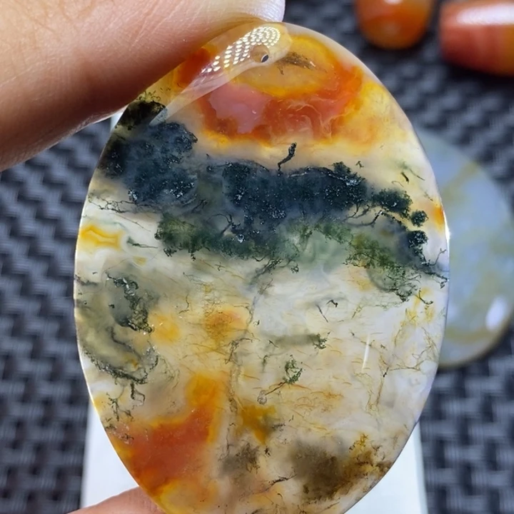 玛瑙/玉髓颈饰未镶嵌月****光
