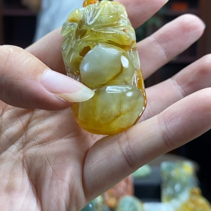 未镶嵌蛇纹石玉颈饰