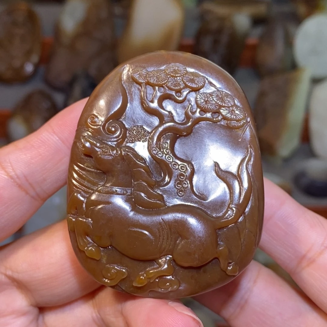 颈饰未镶嵌和田玉（糖玉）一马当先