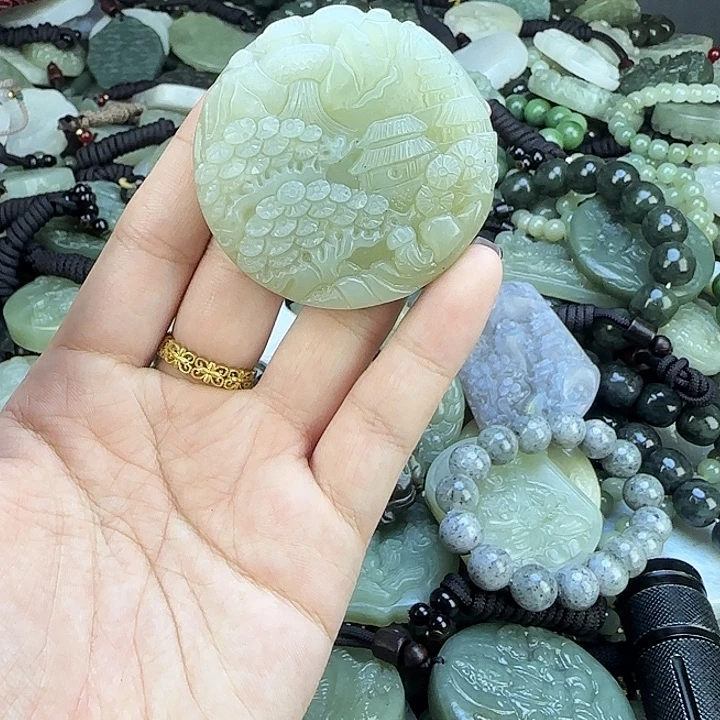 和田玉未镶嵌颈饰