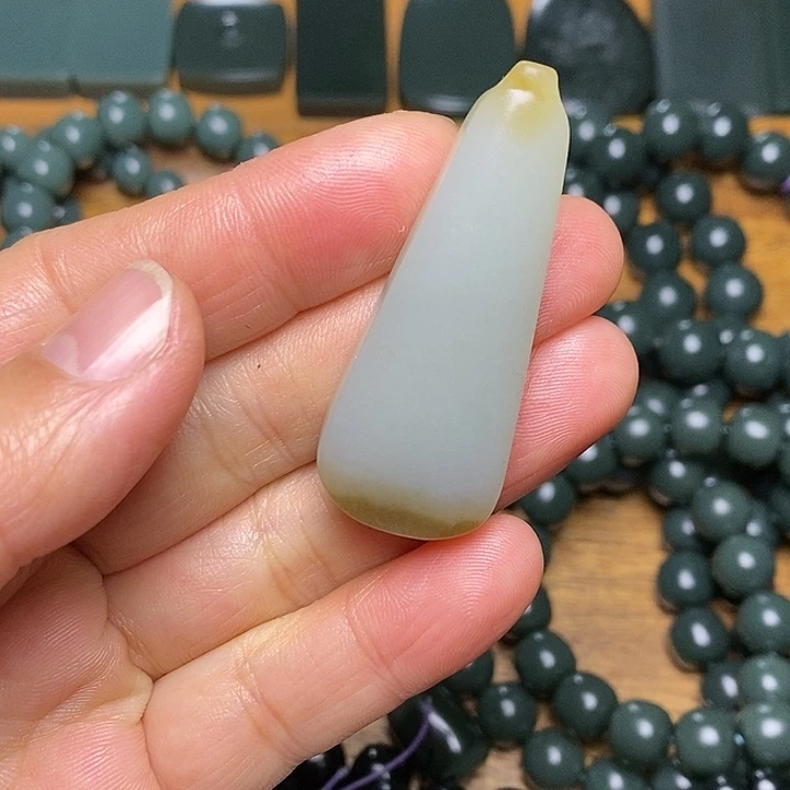 和田玉未镶嵌颈饰和田玉俄糖牌子