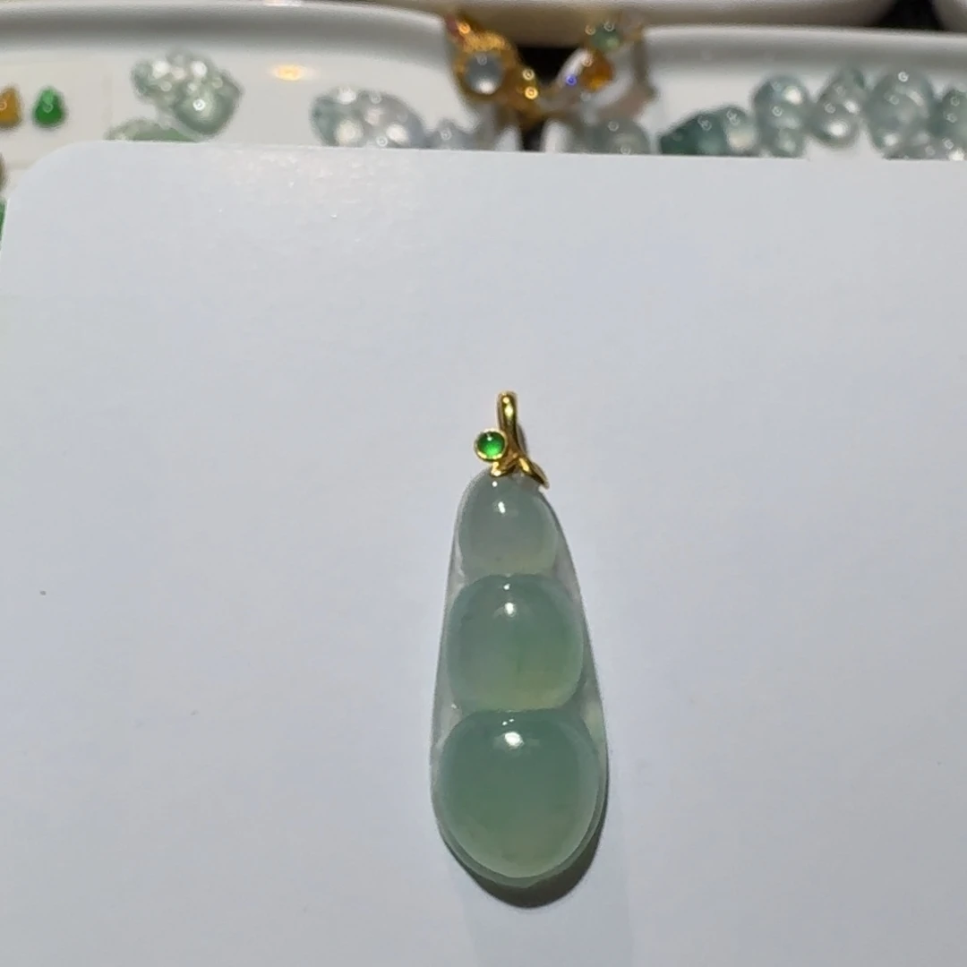 翡翠18K金镶嵌颈饰豆子