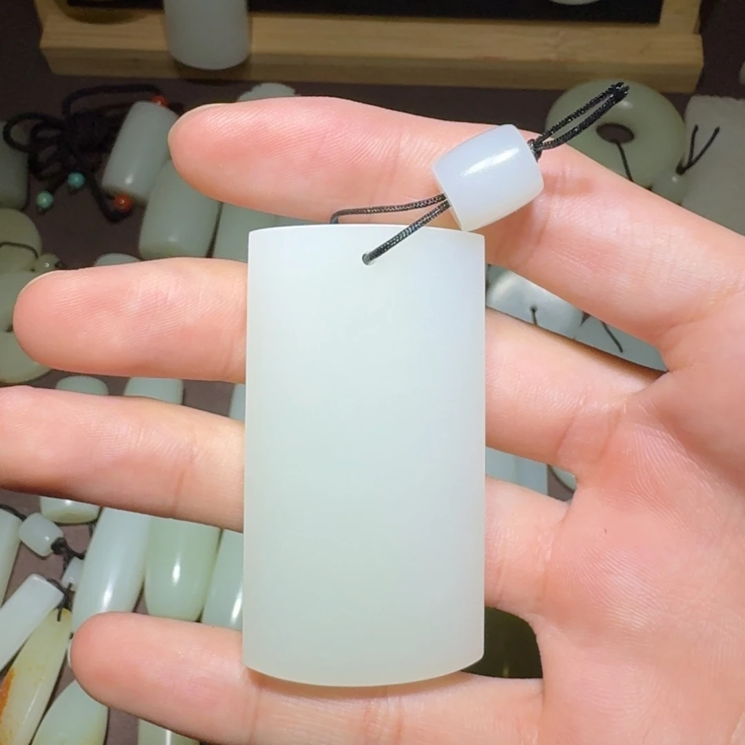 名***要和田玉未镶嵌颈饰