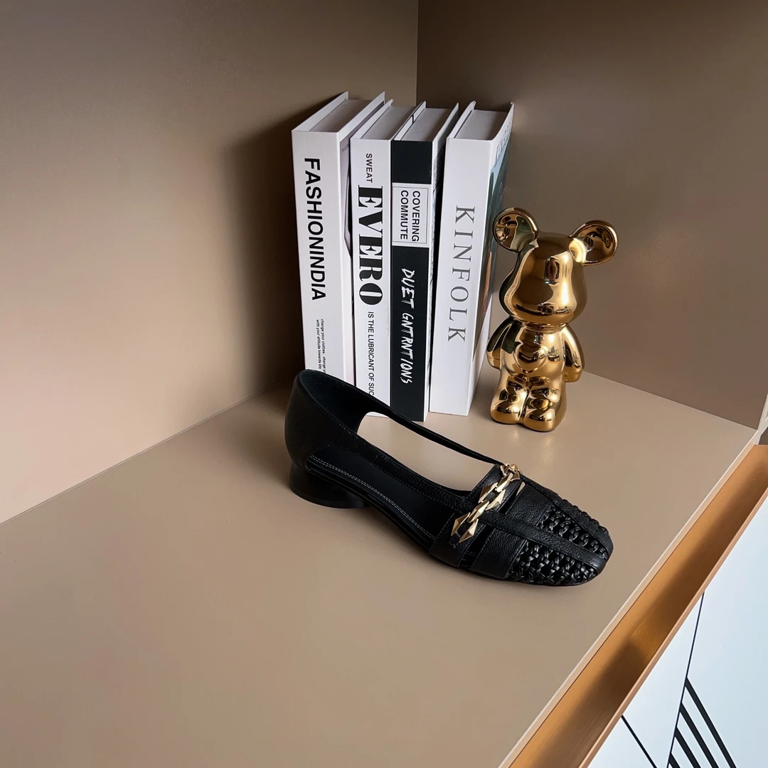 2025夏季/手工编织/镂空3CM粗跟软底气质百搭方头时装凉鞋W641