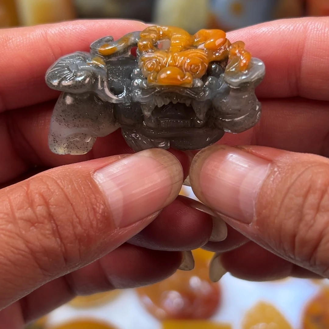 石英质玉（黄龙玉）合金颈饰