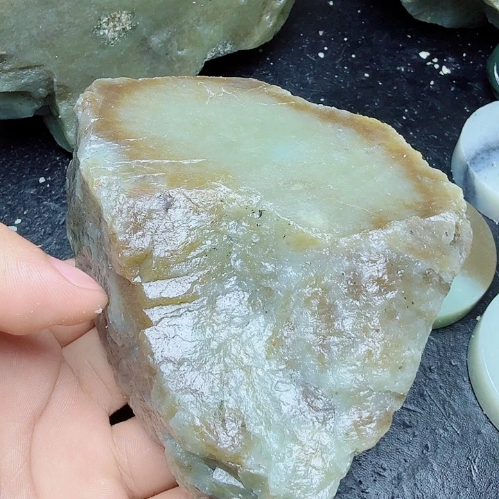 未镶嵌和田玉（糖玉）珠宝奇石