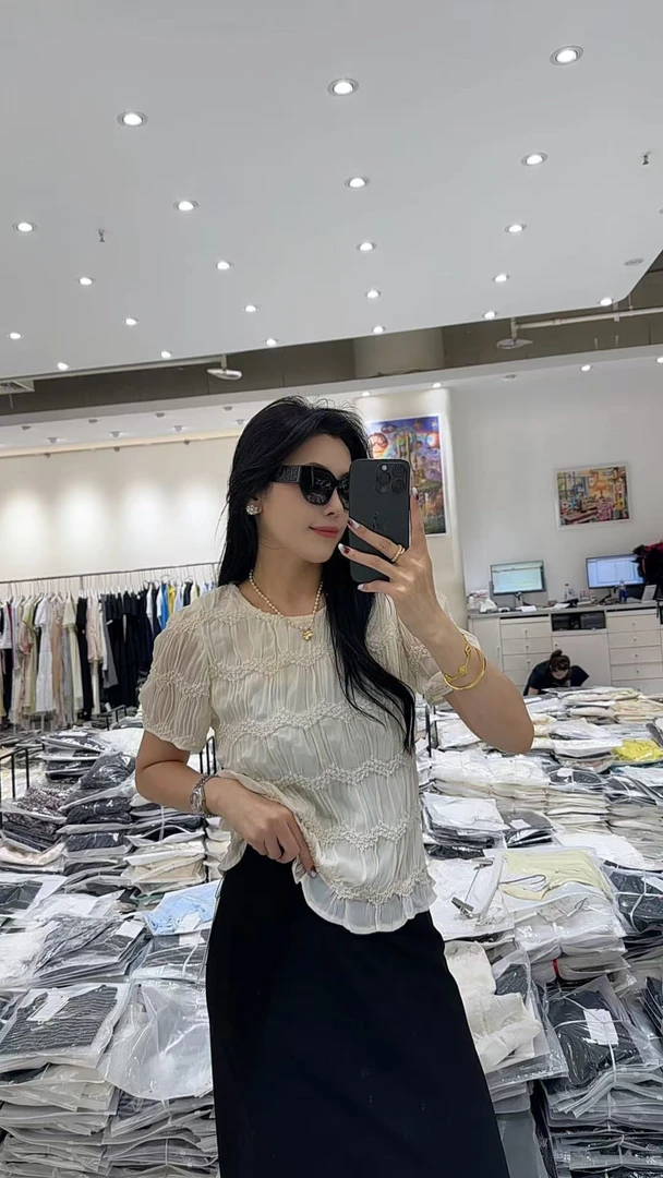 【褶皱小衫】欧货设计款圆领泡泡纱短袖打底上衣-556