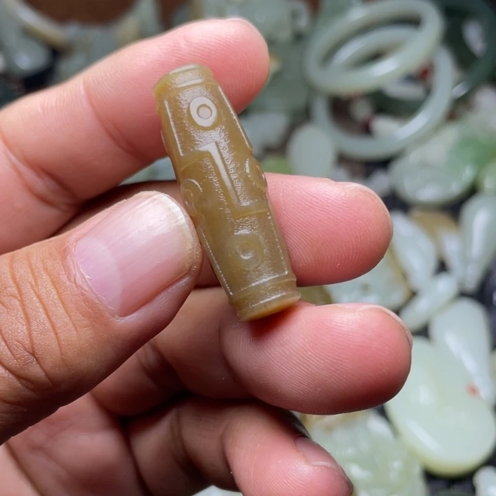 W****和田玉未镶嵌颈饰