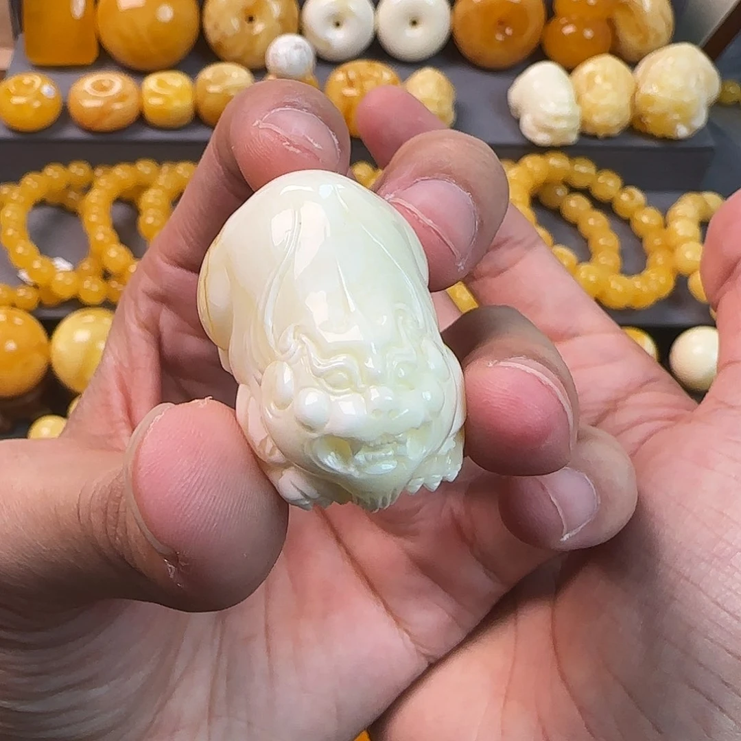 未镶嵌琥珀珠宝奇石