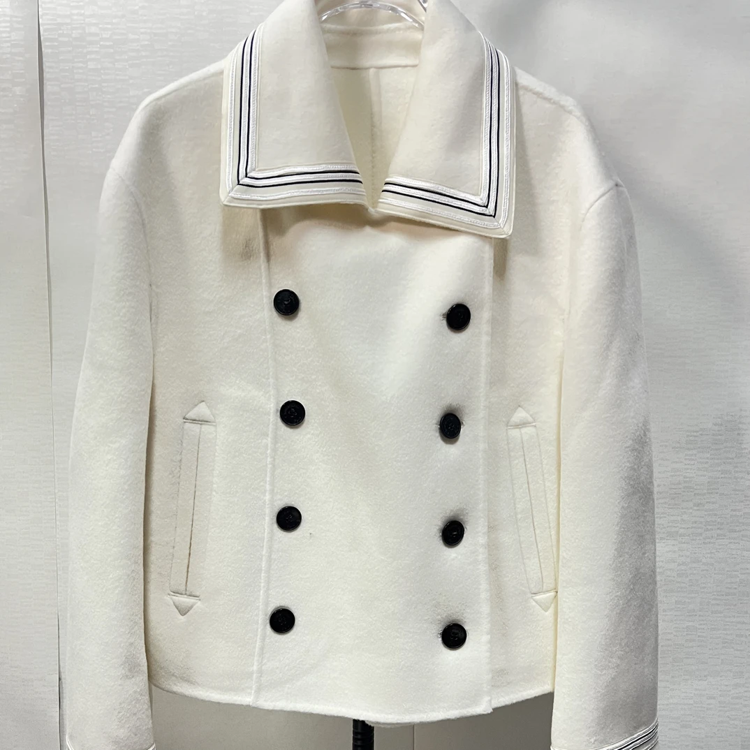 秋冬新款羊毛外套女士时尚双排扣短款设计舒适百搭减龄白色上衣