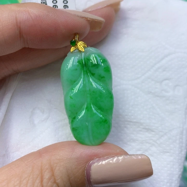 颈饰18K金镶嵌翡翠