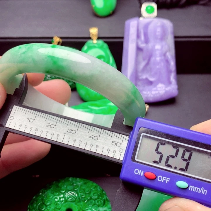 翡翠未镶嵌手镯A货