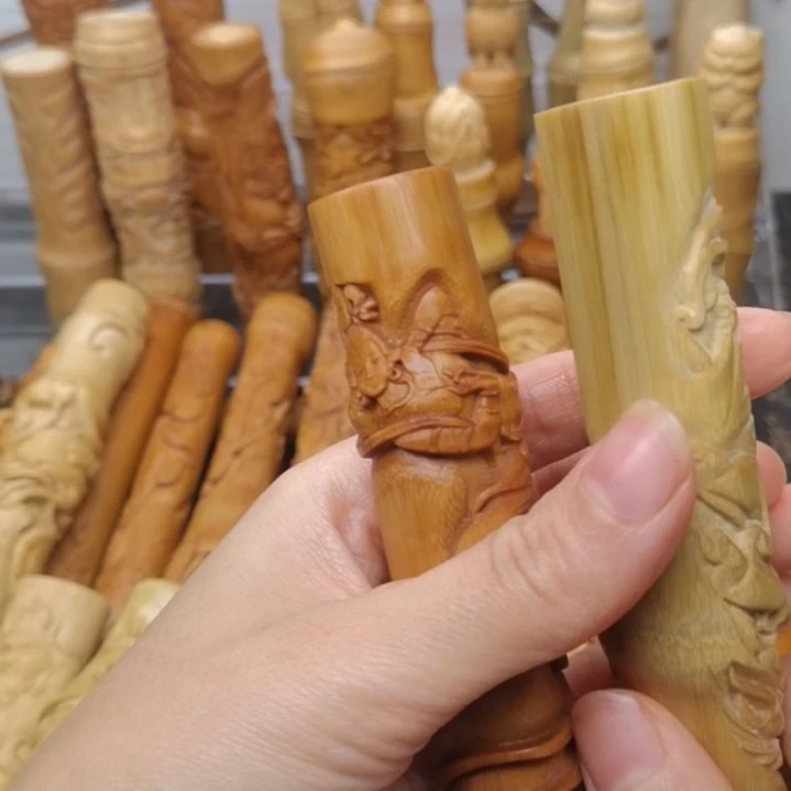 悠***࿐竹红皮料子浮飞天和关二爷