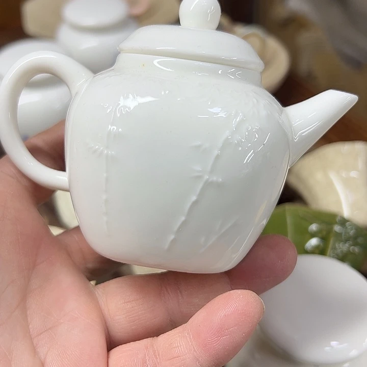 微瑕…………………………. 壶