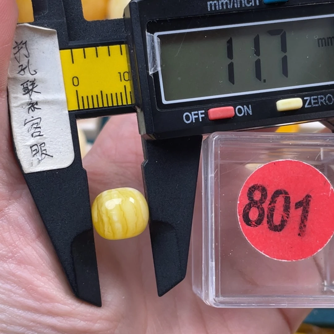 蜜蜡未镶嵌珠宝奇石