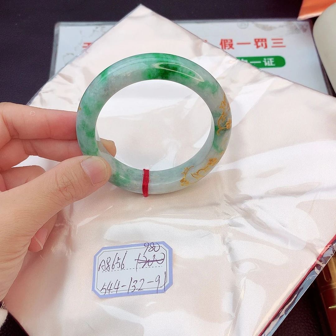 翡翠手镯未镶嵌翡翠