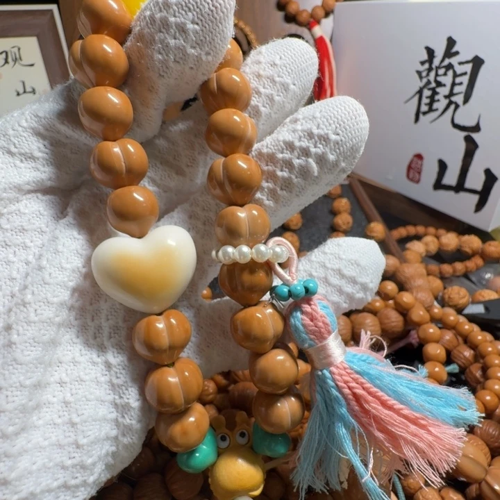 轩***儿猴头核桃吊坠「观山」精工全品屁桃手持