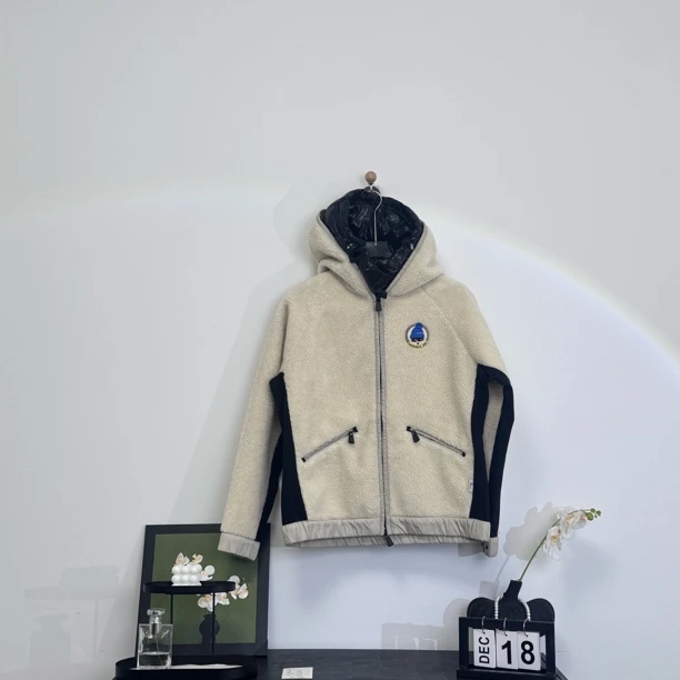 99新 MONCLER 滑雪系列摇粒绒拼接羽绒服 XS码
