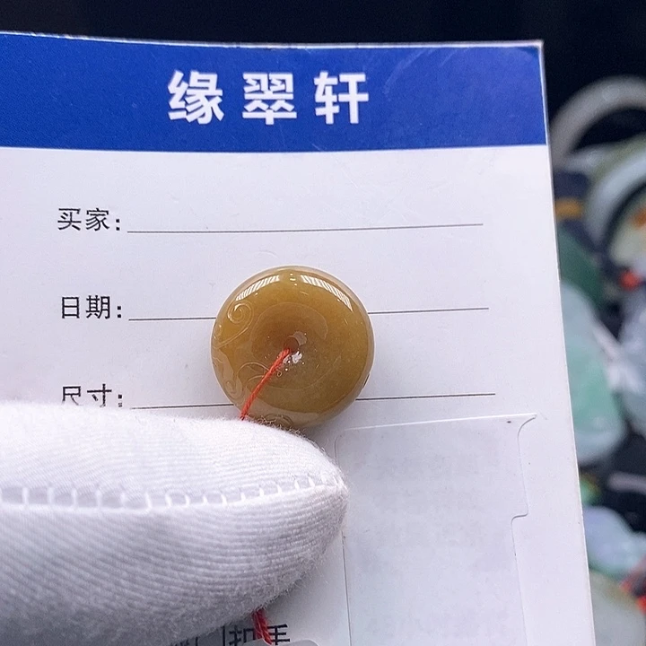 翡翠颈饰未镶嵌平安扣