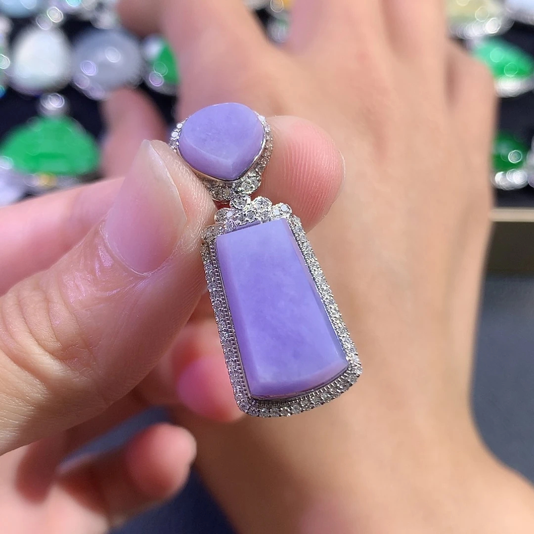 翡翠18K金镶嵌吊坠(赠链)