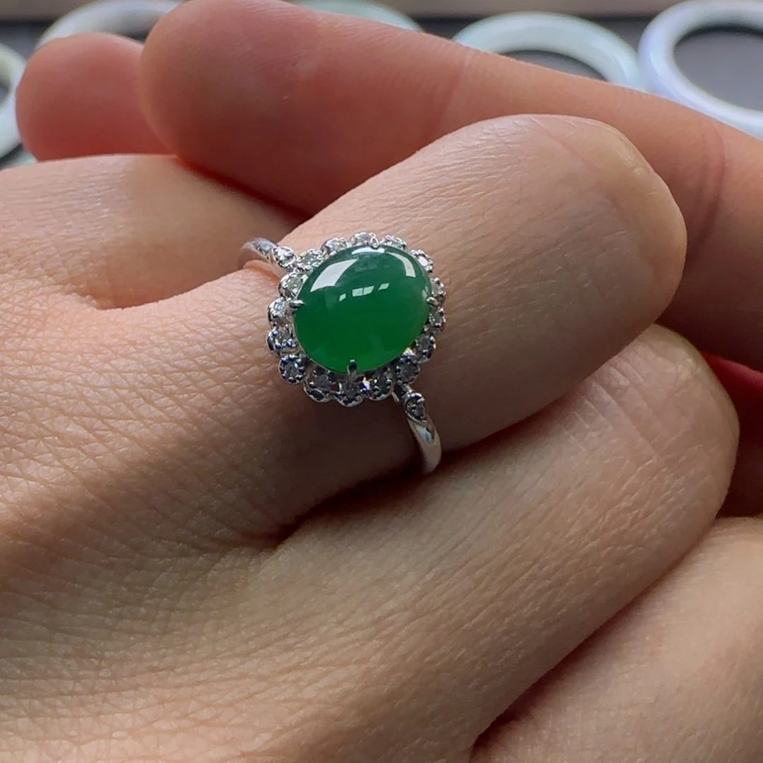 翡翠颈饰18K金镶嵌戒子