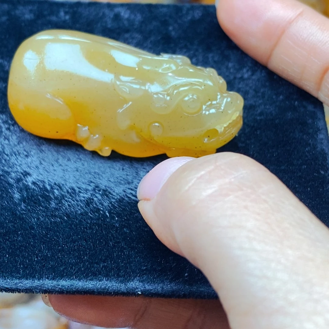 未镶嵌石英质玉（黄龙玉）吊坠(不含链)