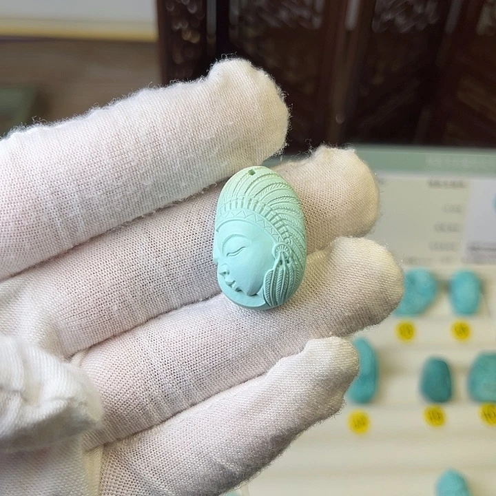 绿松石未镶嵌颈饰