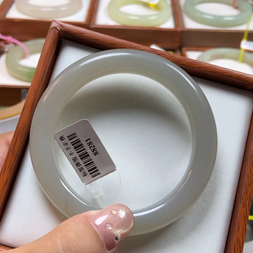 【闪购商品】和田玉手镯未镶嵌57+