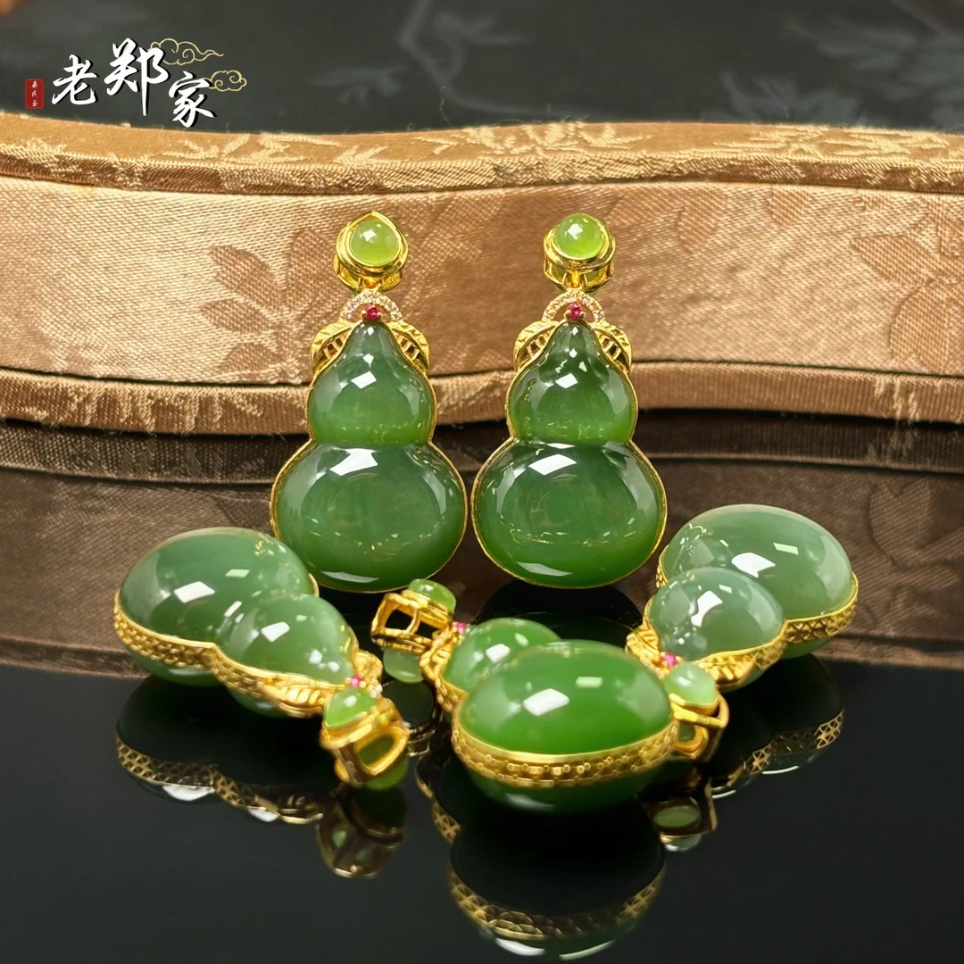 【老郑家】18k金镶和田玉葫芦吊坠 3103-2多样性发1件 约22*15*11mm