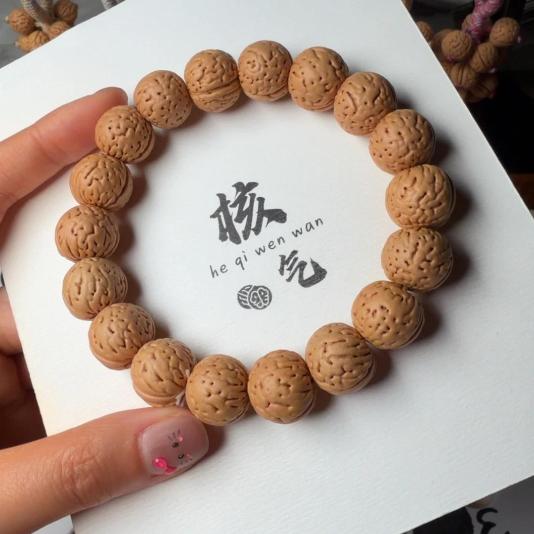 1***915奶油皮金丹桃核吊坠