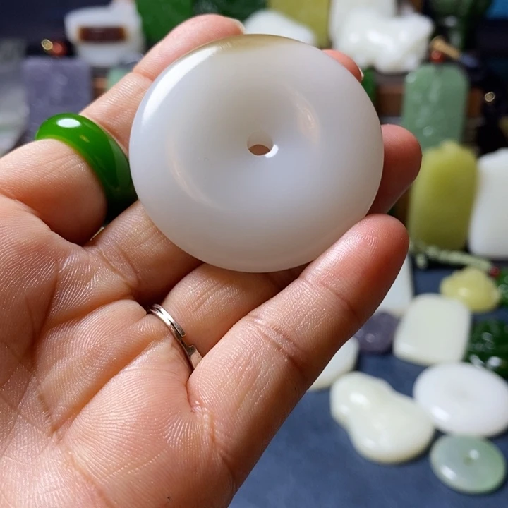 吊坠(赠链)未镶嵌和田玉