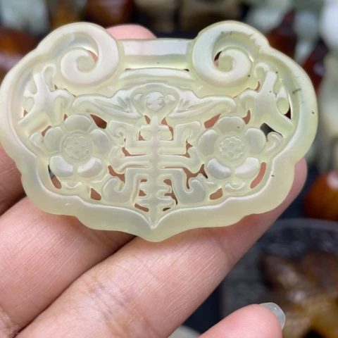 蛇纹石玉未镶嵌颈饰2