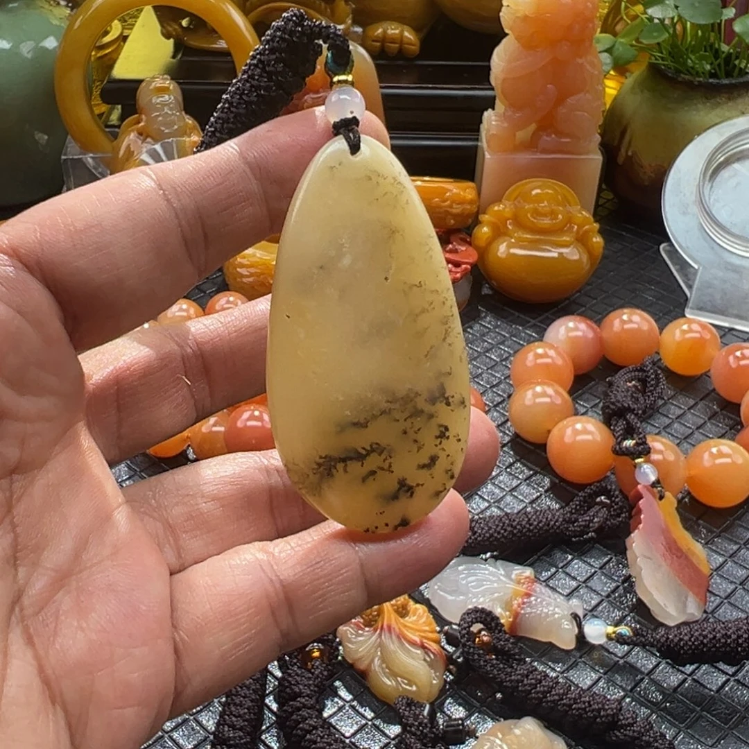 石英质玉未镶嵌颈饰