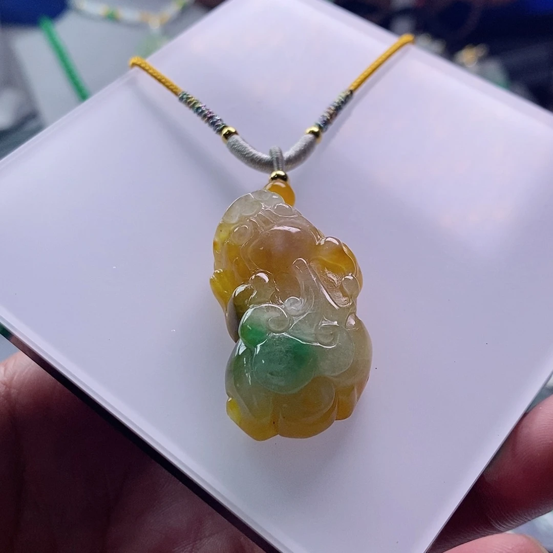 翡翠未镶嵌吊坠(赠链)