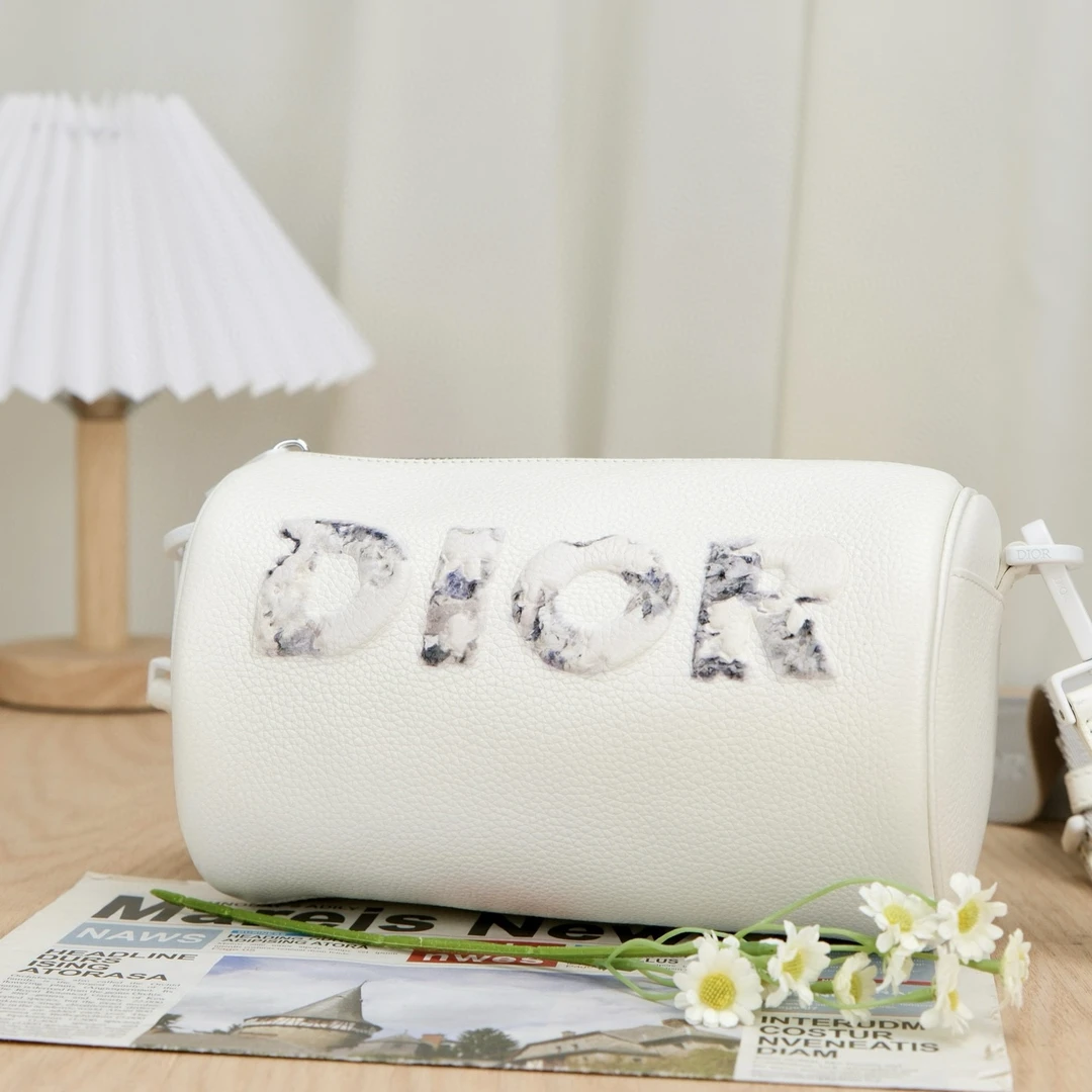 99新 DIOR/迪奥 嘉壹/(6166)Daniel Arsham白色logo圆筒包圆桶包